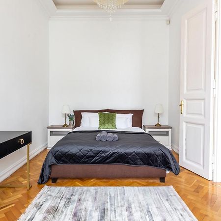 Luxury Central Home Next To The New York Cafe ブダペスト エクステリア 写真