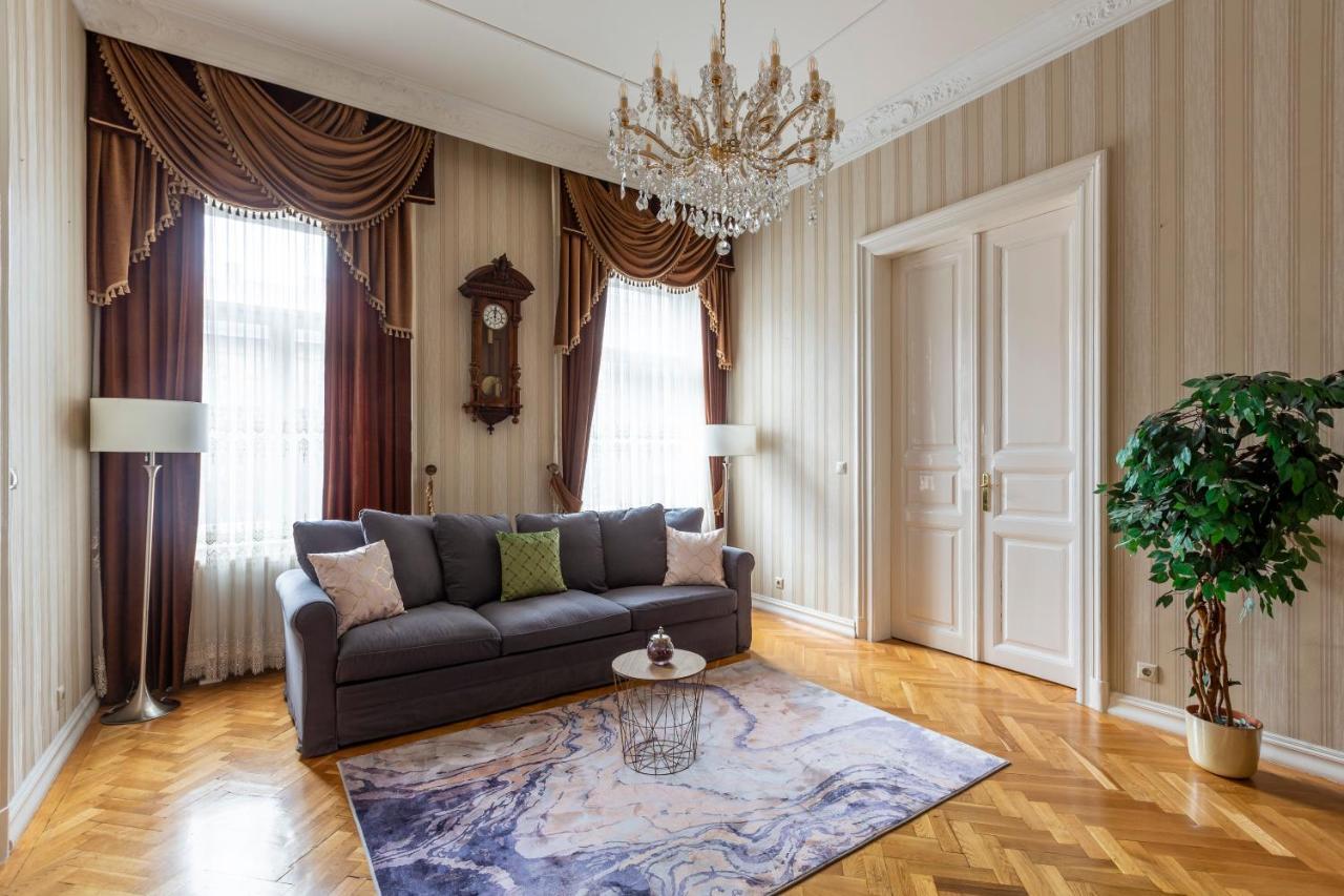 Luxury Central Home Next To The New York Cafe ブダペスト エクステリア 写真